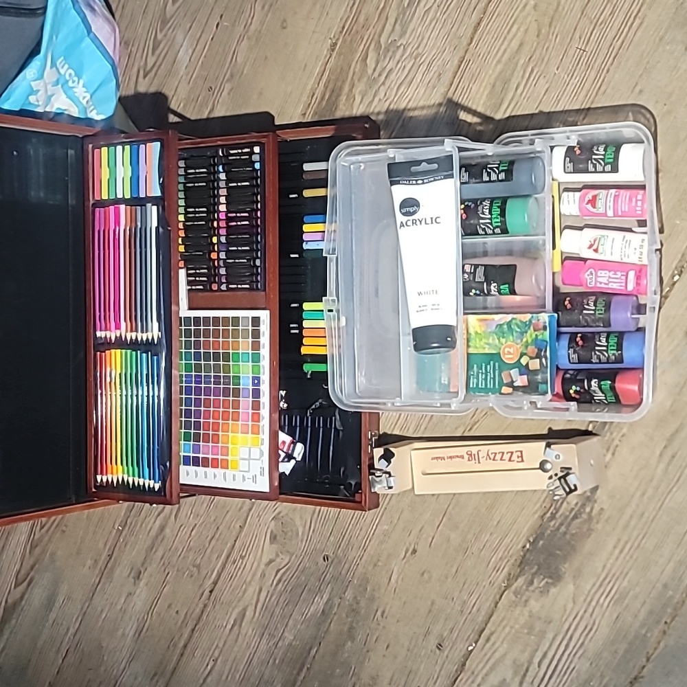 Art Suppy Set & Ezzzy-Jig Bracelet Maker W/ Paints